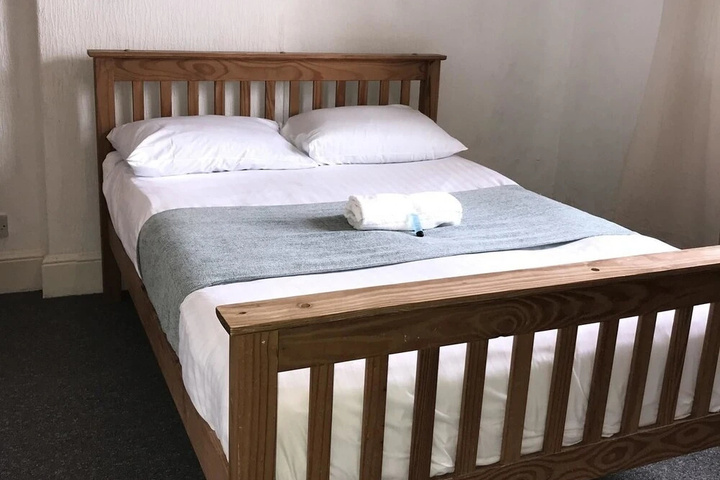 Room 6 of 11