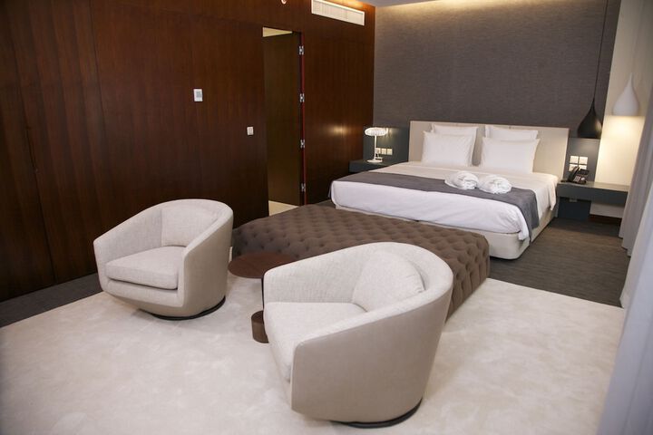 Room 14 of 37