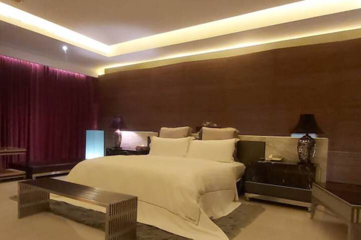 Room 12 of 40