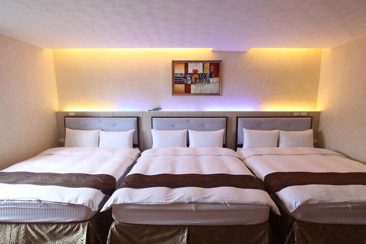 Room 13 of 28