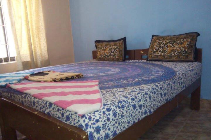 Room 2 of 10