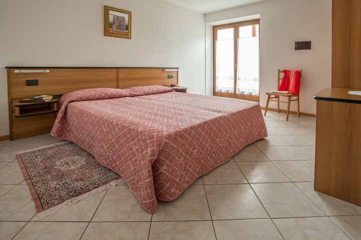 Room 2 of 24