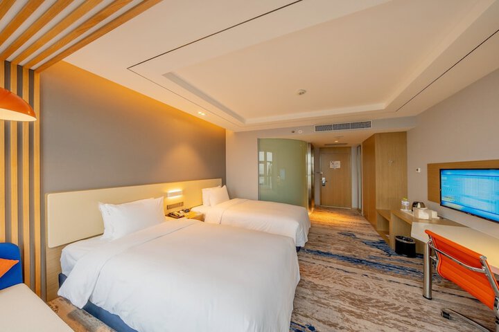 Room 6 of 25