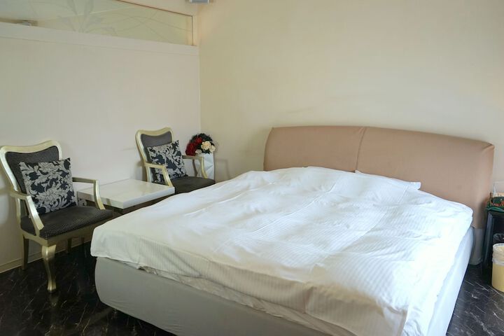 Room 28 of 60