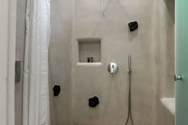 Room 42 of 69