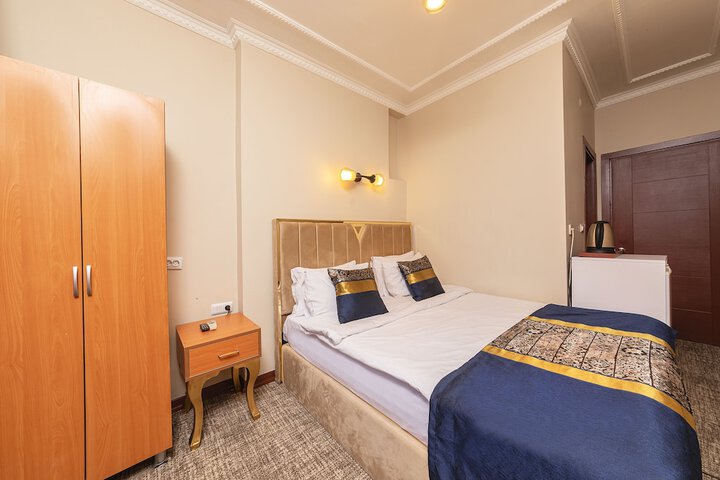 Room 14 of 27