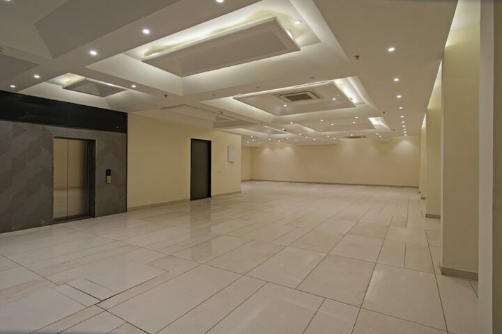 Ballroom/Hall 28 of 36