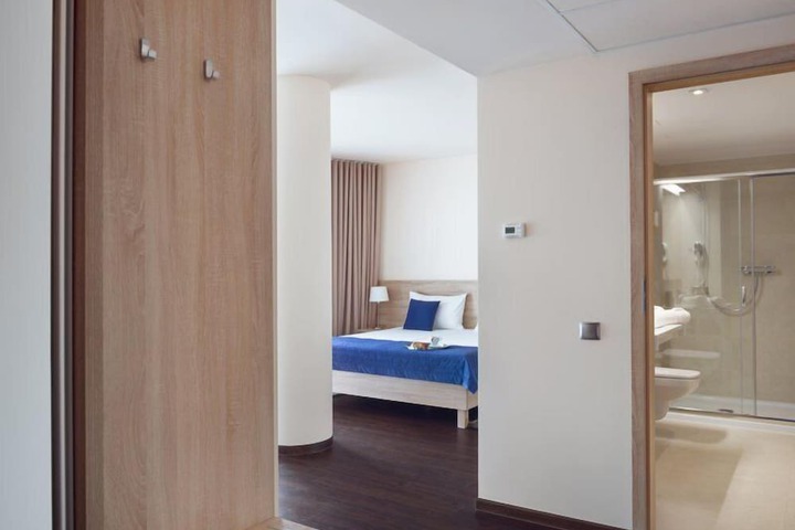 Room 15 of 30