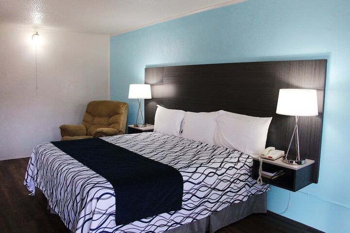 1 King Bed (6 of 6)