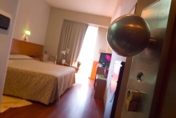 Room 5 of 35