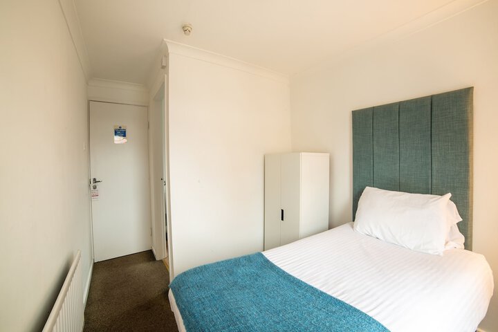 Room 6 of 34
