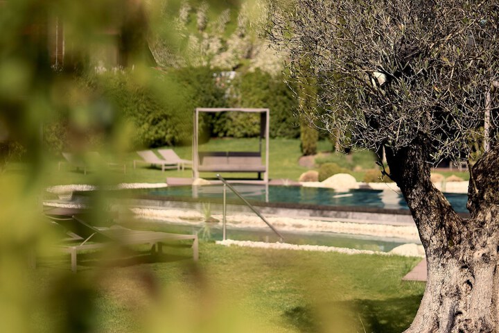 Pool 21 of 40