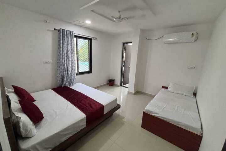 Room 13 of 17