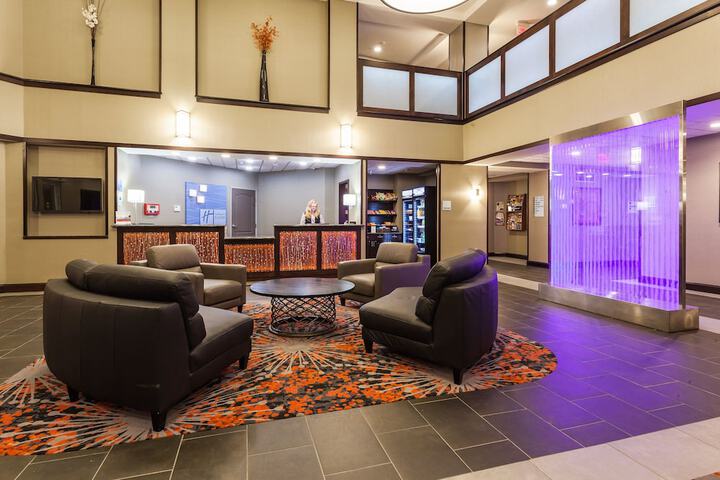 Lobby lounge