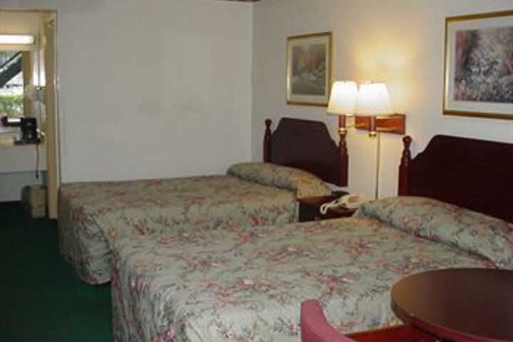 Room 3 of 10
