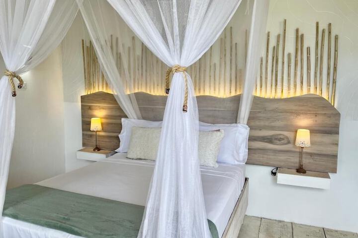 Room 4 of 20