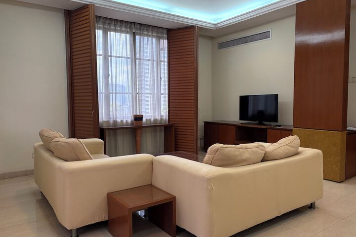 Room 27 of 61