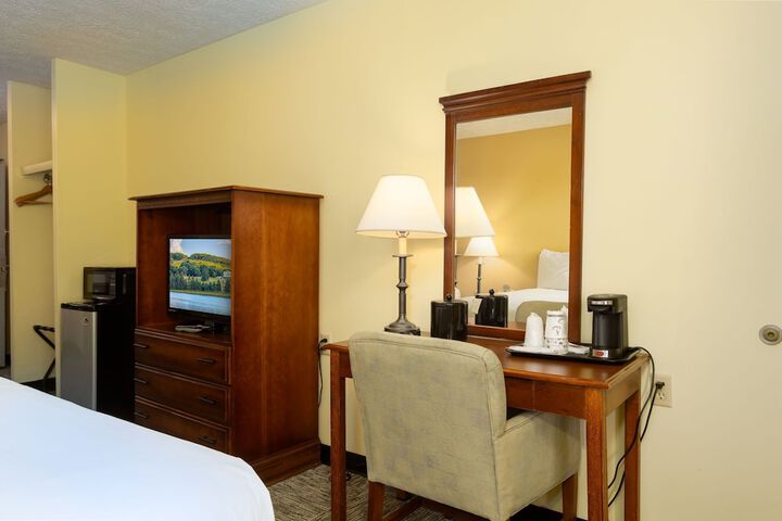 Room 3 of 38