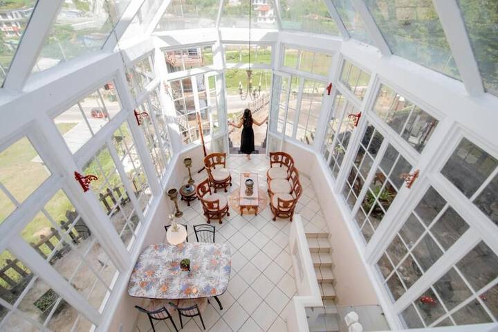 Dining 7 of 11