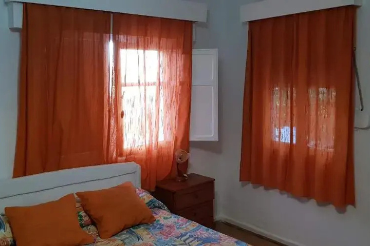 Room 2 of 6