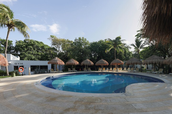 Pool Hotel