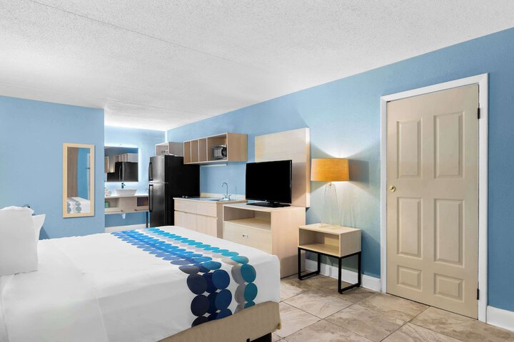 1 King Bed (8 of 8)