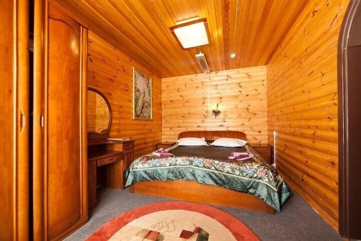 Room 3 of 16