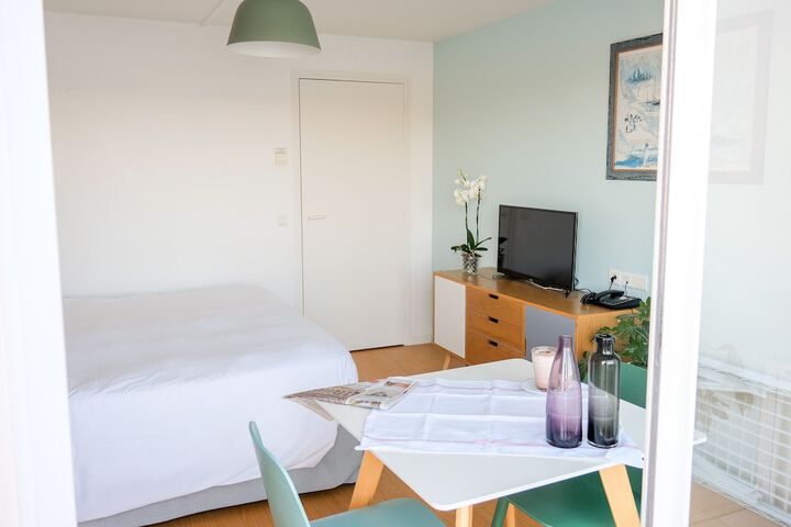 Room 4 of 50