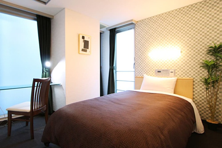 Room 17 of 32