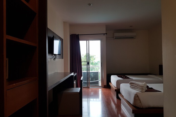 Room 32 of 79