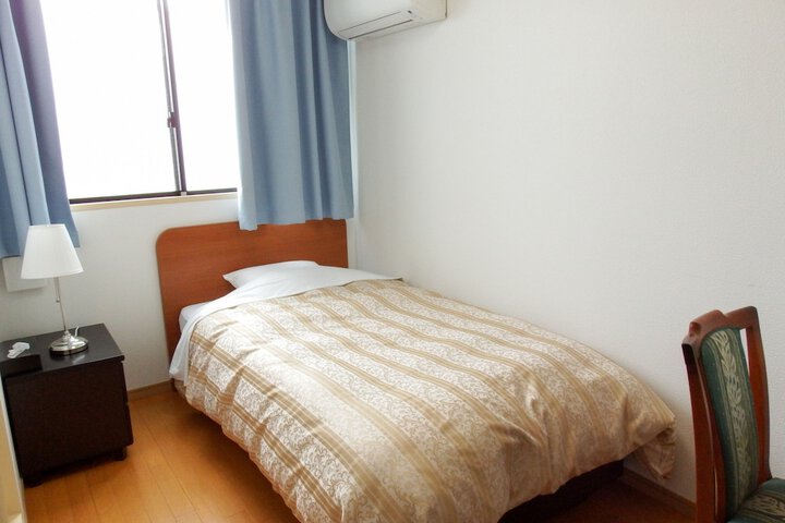 Room 21 of 27