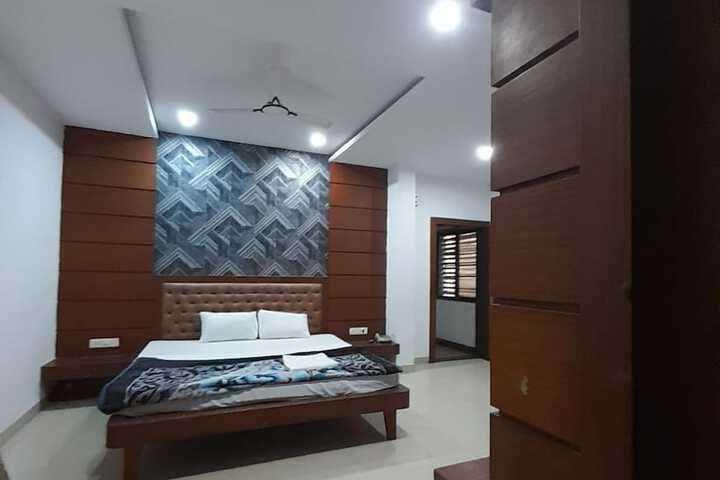 Room 8 of 43