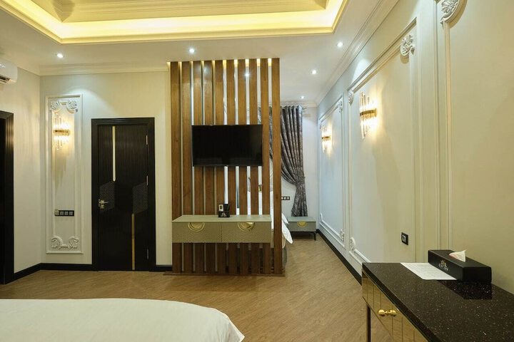 Room 33 of 78