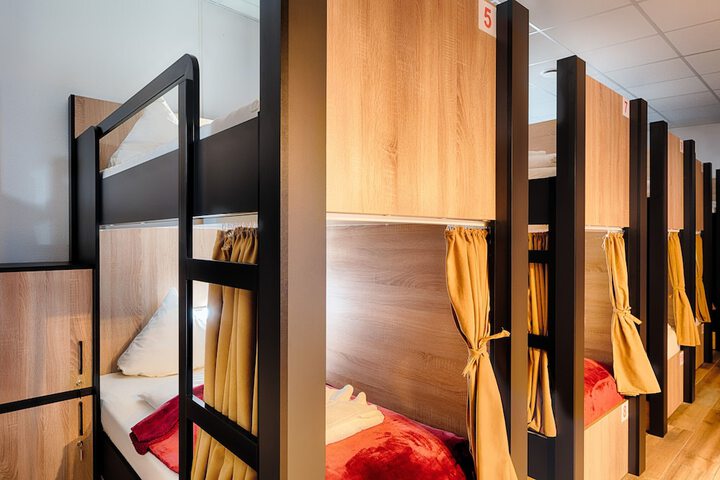 Room 5 of 11