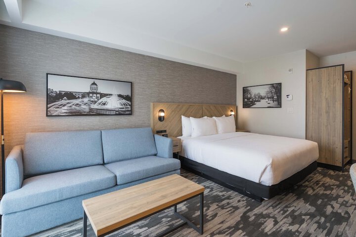 Room 22 of 62