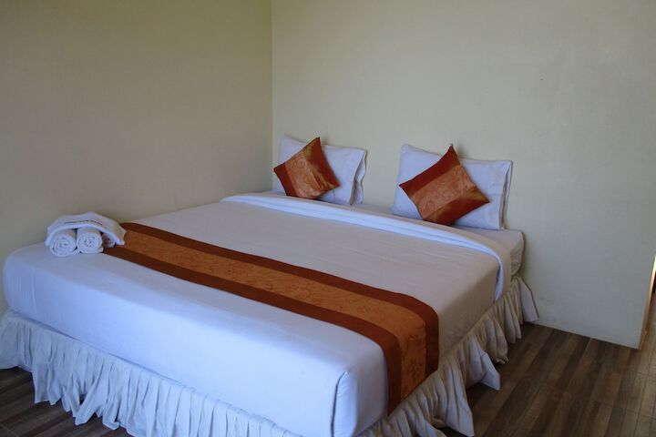 Room 2 of 60