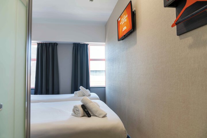 Room 35 of 59