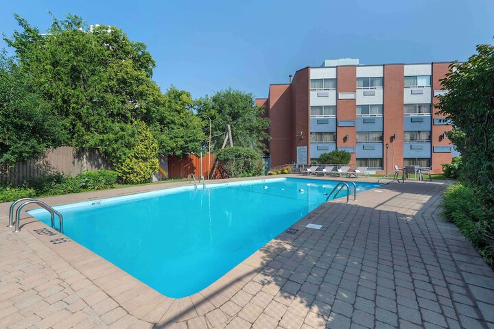 Swimming pool at Best Western Plus Ottawa City Centre