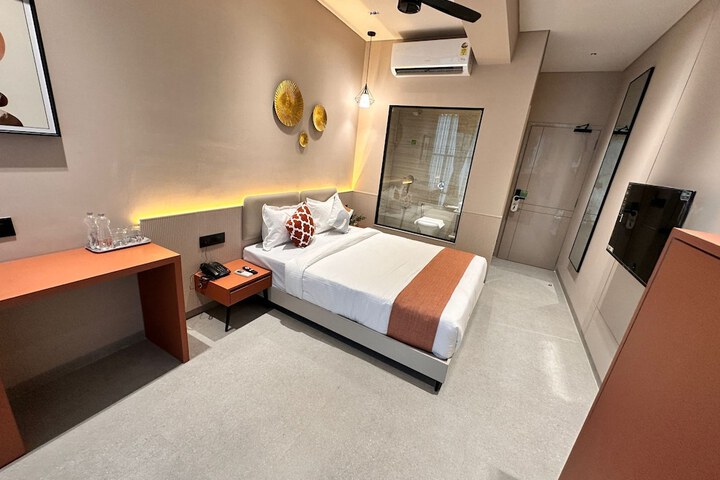 Room 4 of 15