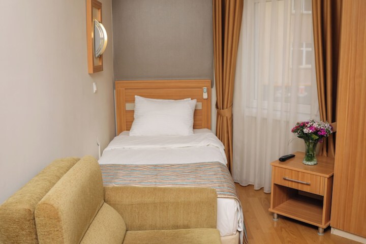 Room 18 of 28