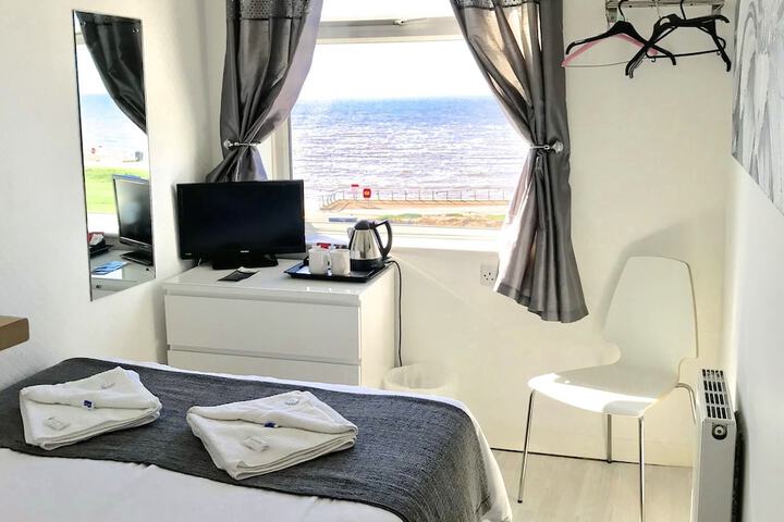 Room 9 of 27