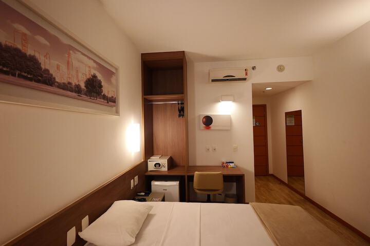 Room 35 of 79