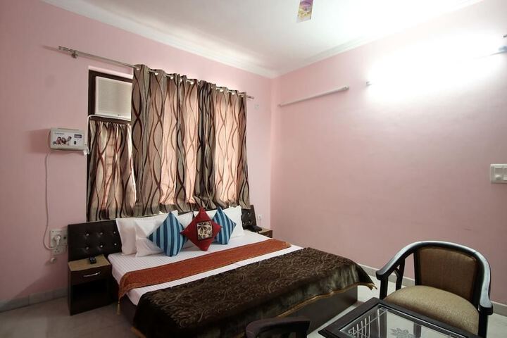 Room 4 of 14