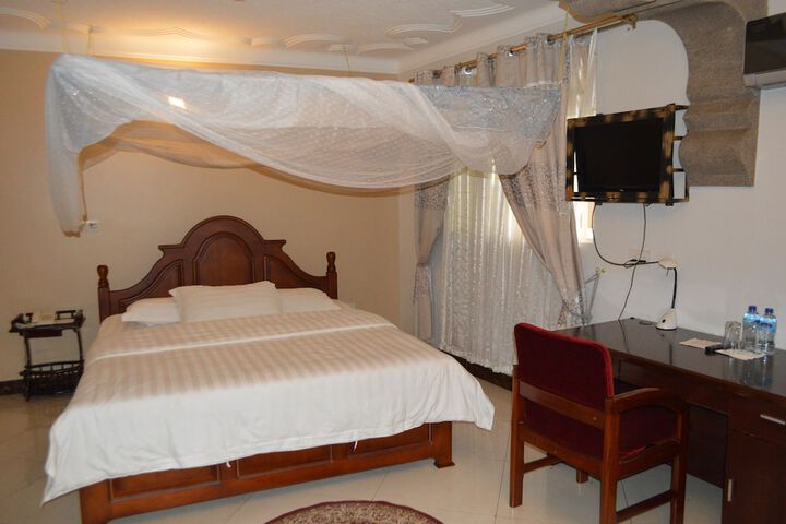 Room 7 of 80