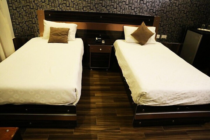 Room 8 of 24