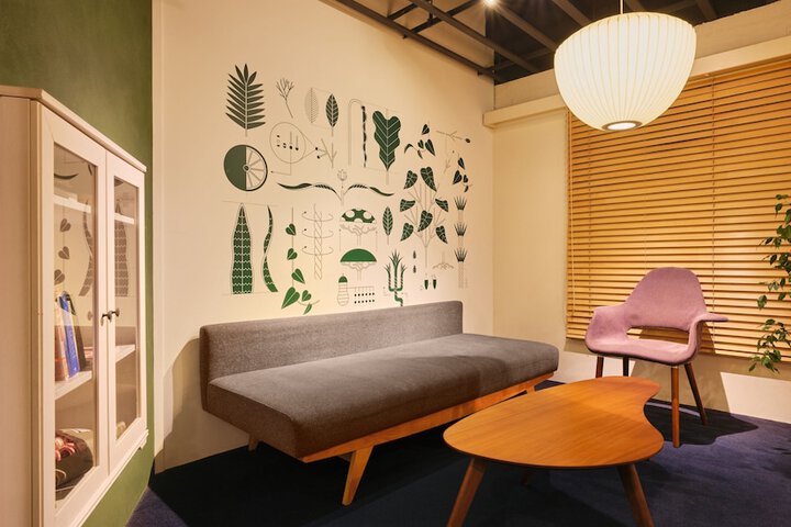Lounge 108 of 131
