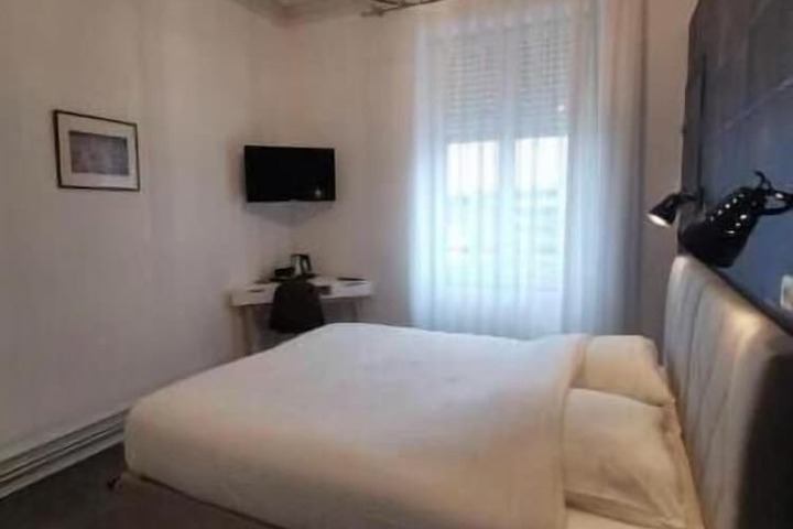 Room 4 of 23