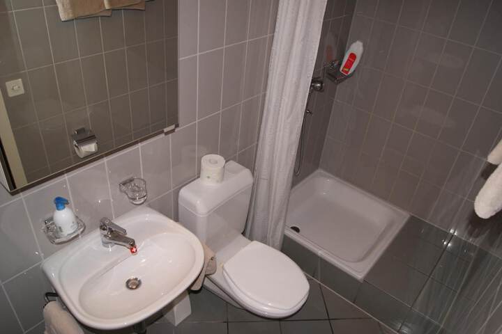 Room 32 of 42
