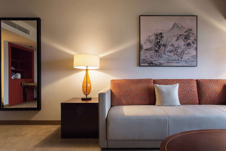 Room 12 of 66