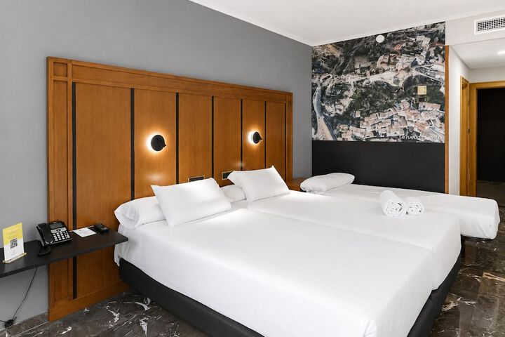 Room 27 of 47